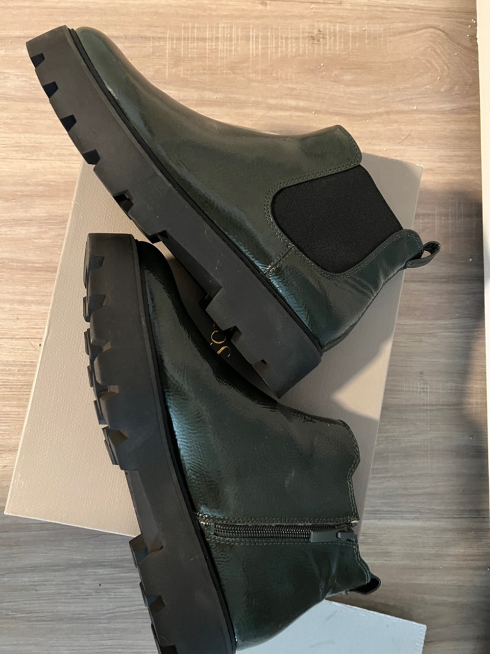Fashionable Franco Sarto  Stunning Patent Leather Chelsea Boots in Dark Green - Picture 4 of 6